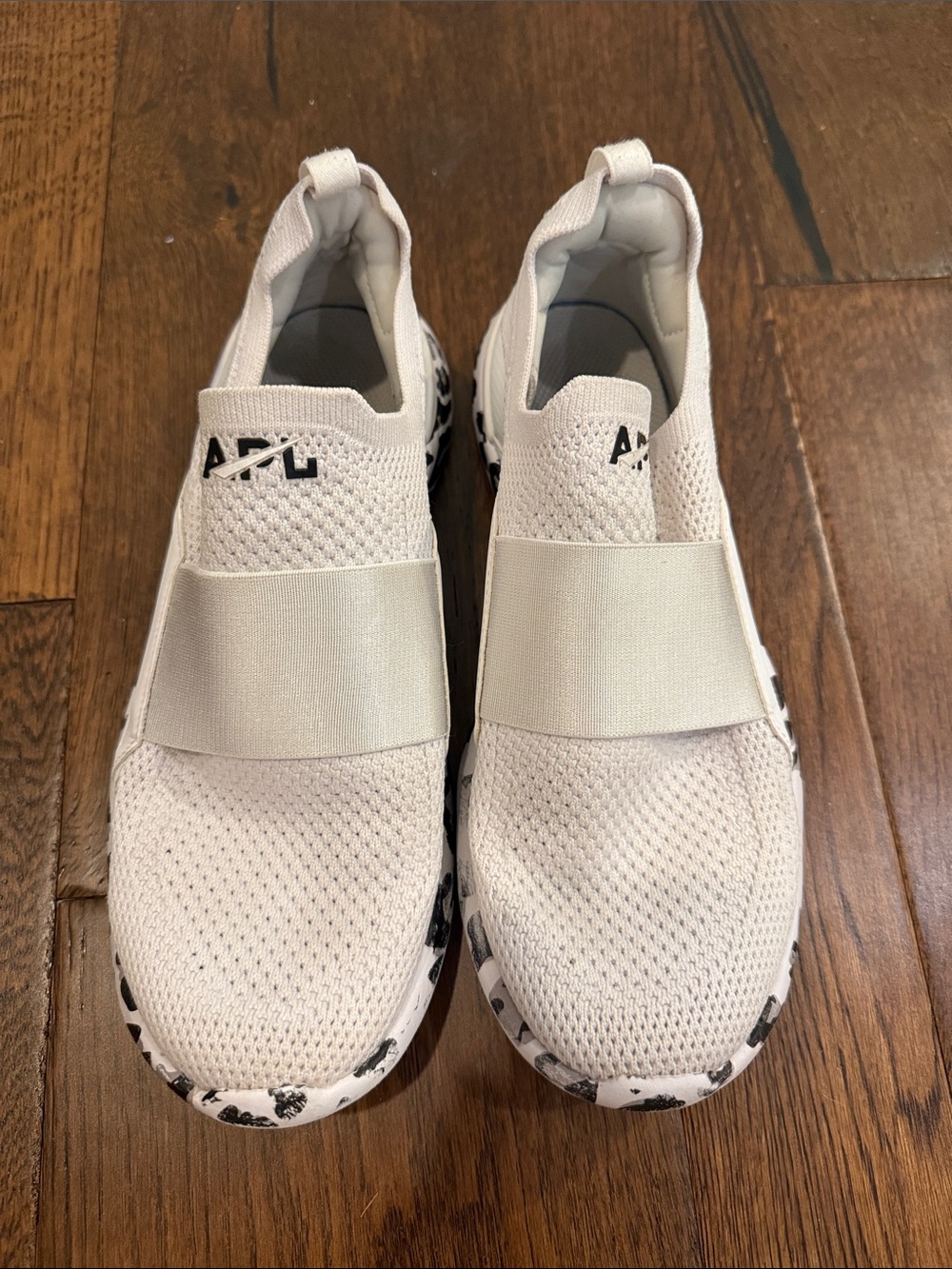 APL shoes